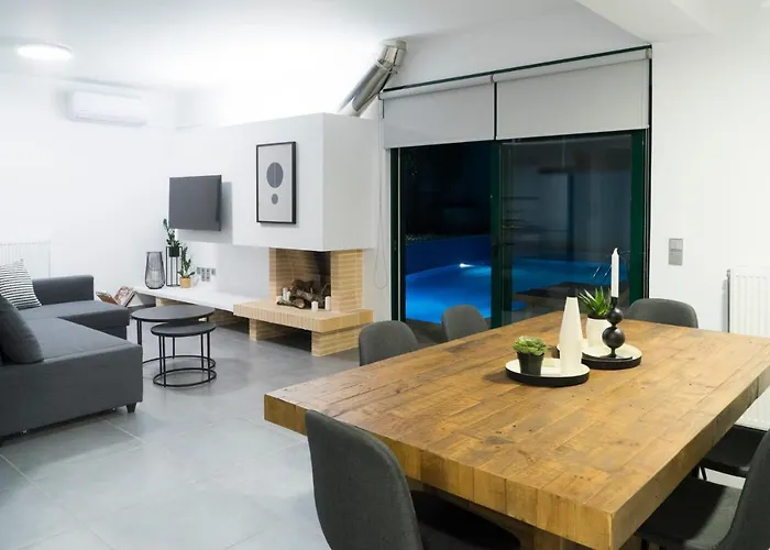 The H Experience - The Blue Lounge With Swimming Pool
